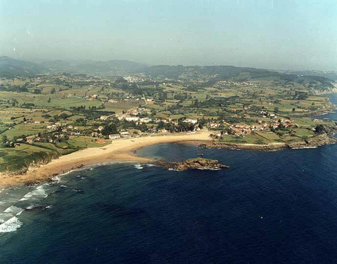 Hotel La Isla Colunga Bagian luar foto